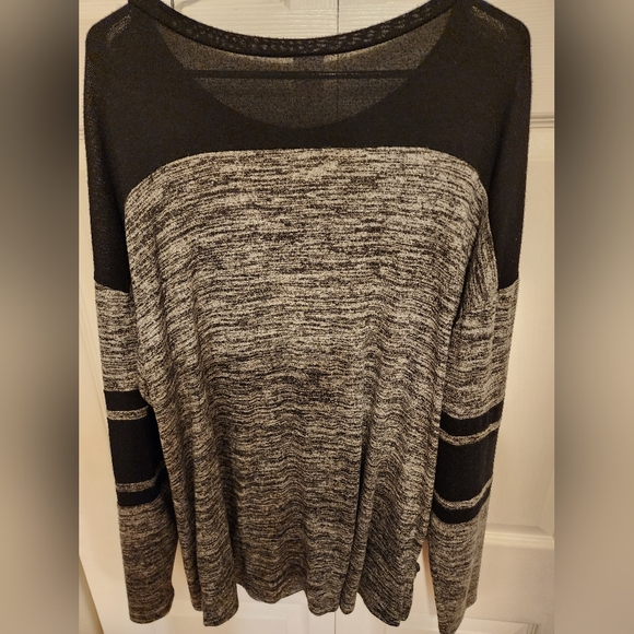 NB sweater - Picture 3 of 4